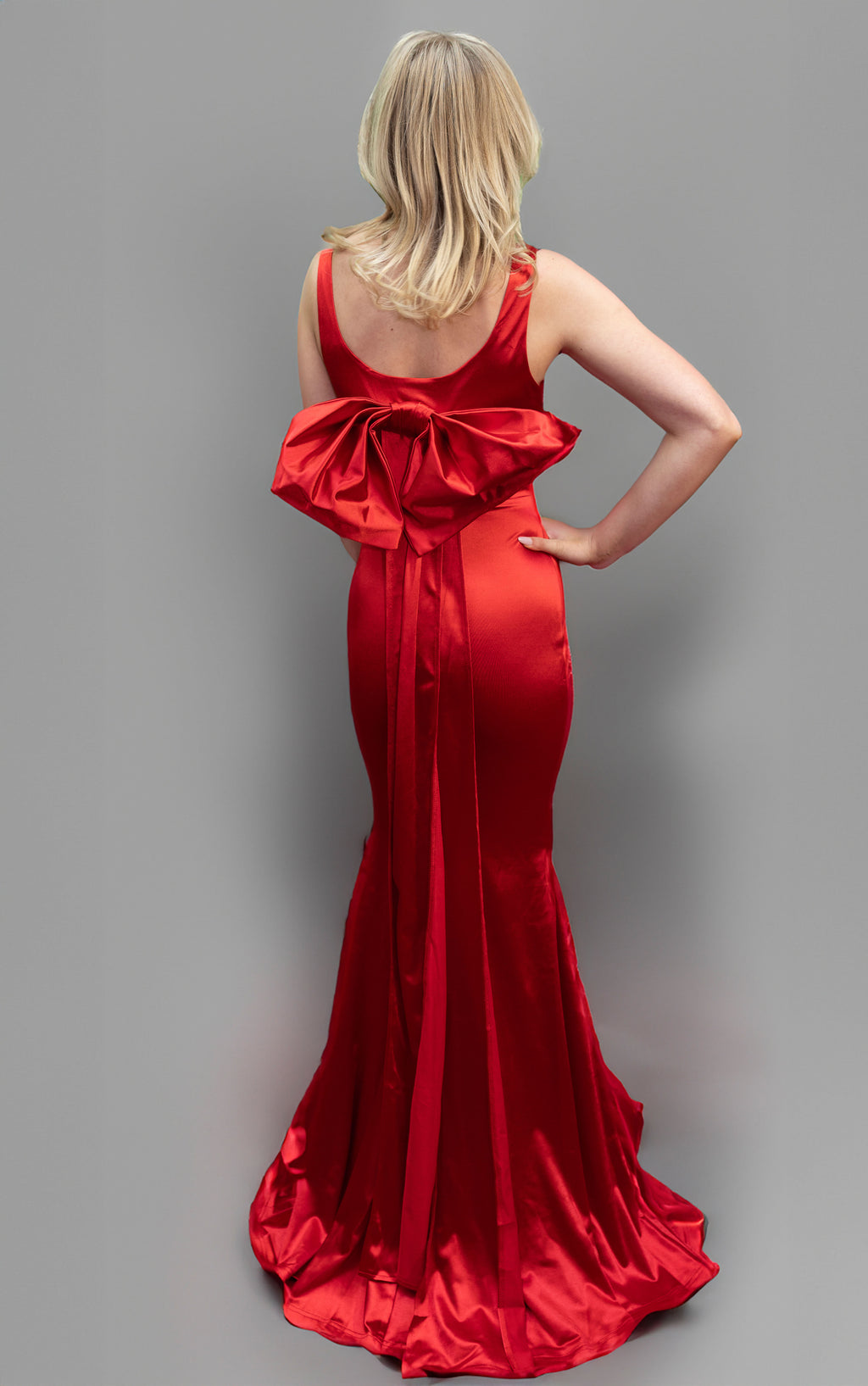 Bow Back Fitted Dress in Red Prom Ball Black-Tie Special Event Pageant